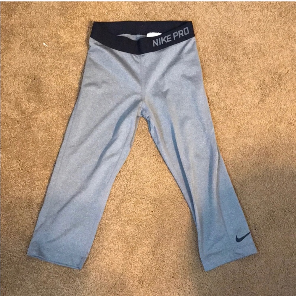 Grey Nike Capri dri fit pants XS